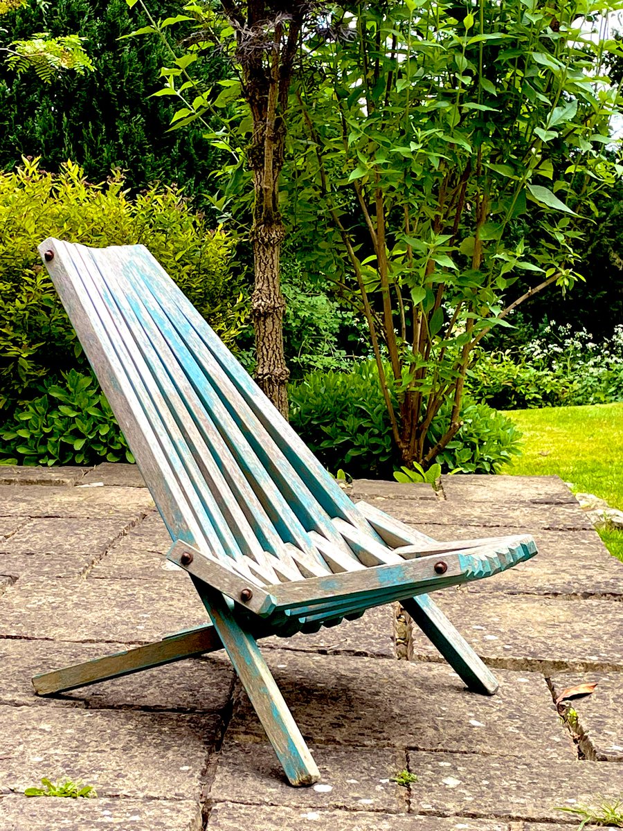 We bought these wooden garden chairs at Chiswick car boot maybe 10 years ago. I cannot properly express how well designed and comfortable to the human arse they are.