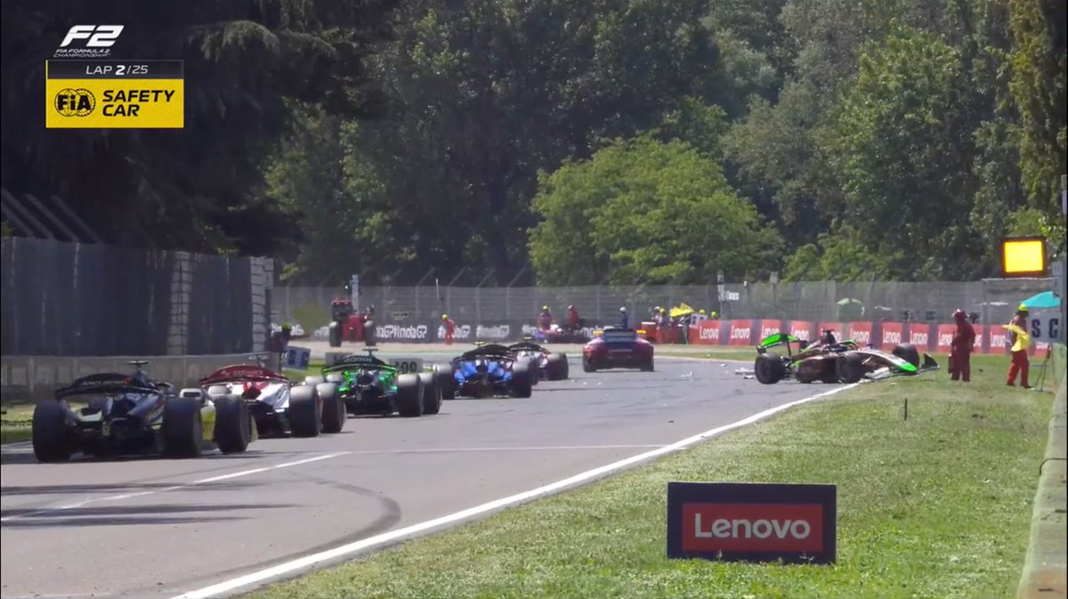 Things got very messy at the start of the #F2 Sprint race at Imola 😱

All drivers are OK.

#ImolaGP