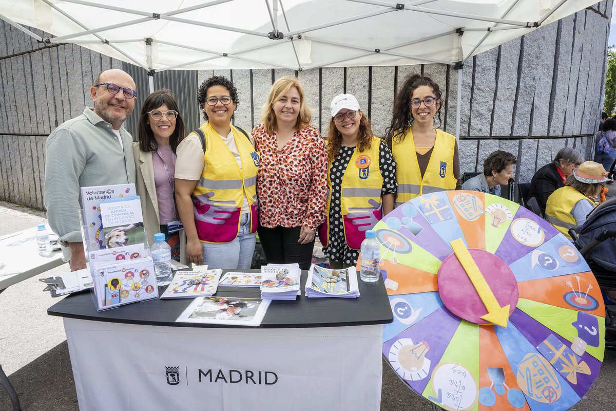 ¡Gracias Madrid por acompañarnos a celebrar el primer Día Internacional de las Familias en Madrid Río! 

¡Apostamos por todas las familias madrileñas!

Gracias a todos los servicios de <a href="/MadridPSociales/">Políticas Sociales, Familia e Igualdad</a> y <a href="/policiademadrid/">Policía Municipal de Madrid</a> por participar. 

diario.madrid.es/blog/notas-de-…