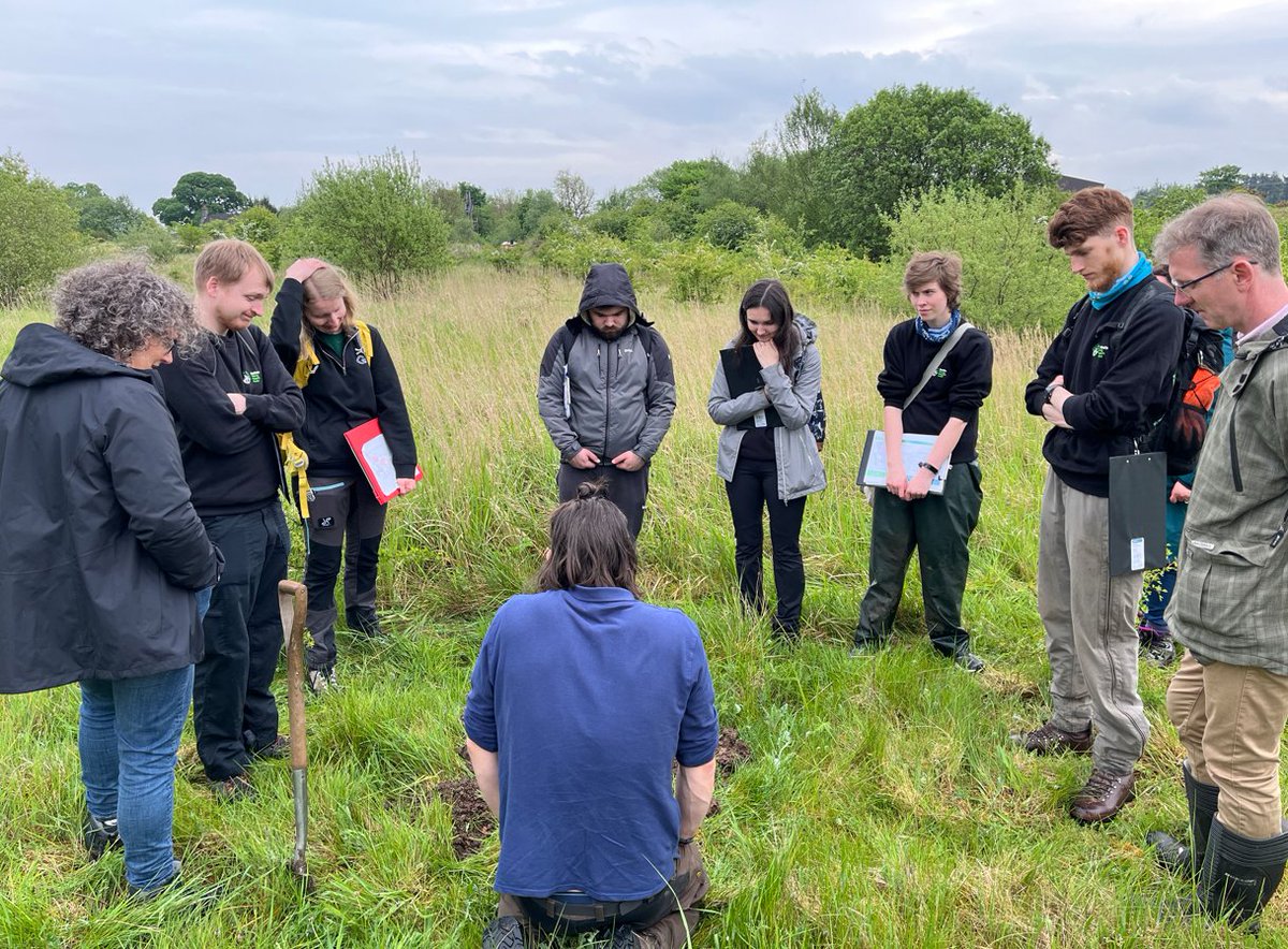 Our #ScotYoungPeoplesForest Panel learnt more about forest creation & management at a site visit to Falkirk with expertise from @GreenActionT & landowners @falkirkcouncil 🌲 It's always a pleasure to engage with this passionate group of young people @YouthLinkScot @WoodlandTrust