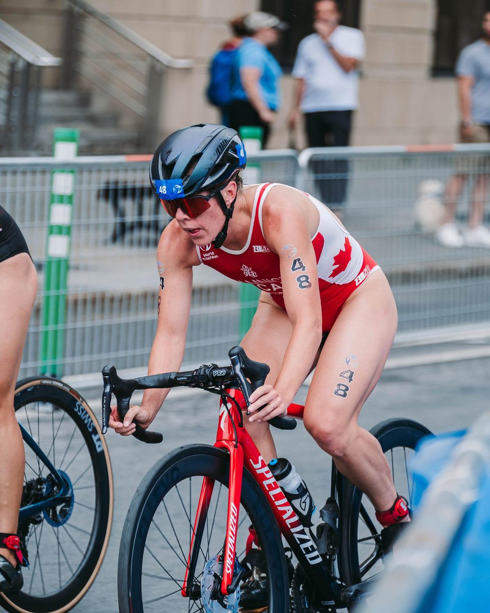 If anyone deserves to be going to @Olympics in Paris, it's @TriathlonCanada hard working @DJamnicky She coaches youth triathletes, got her chiropractic degree, all the time training and racing at the highest level. Sending best wishes for a big race in Mexico for the star