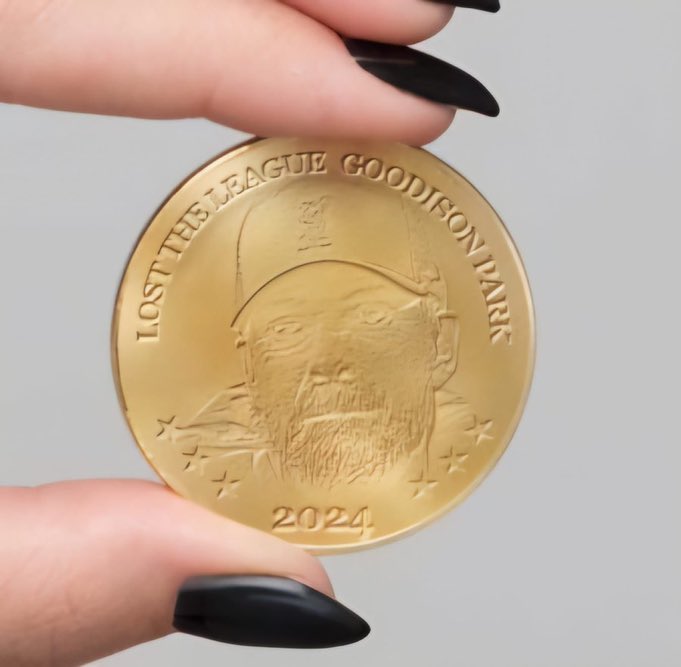 Lea_EFC's tweet image. Don’t forget to get your Jurgen Klopp commemorative coins before it’s too late.