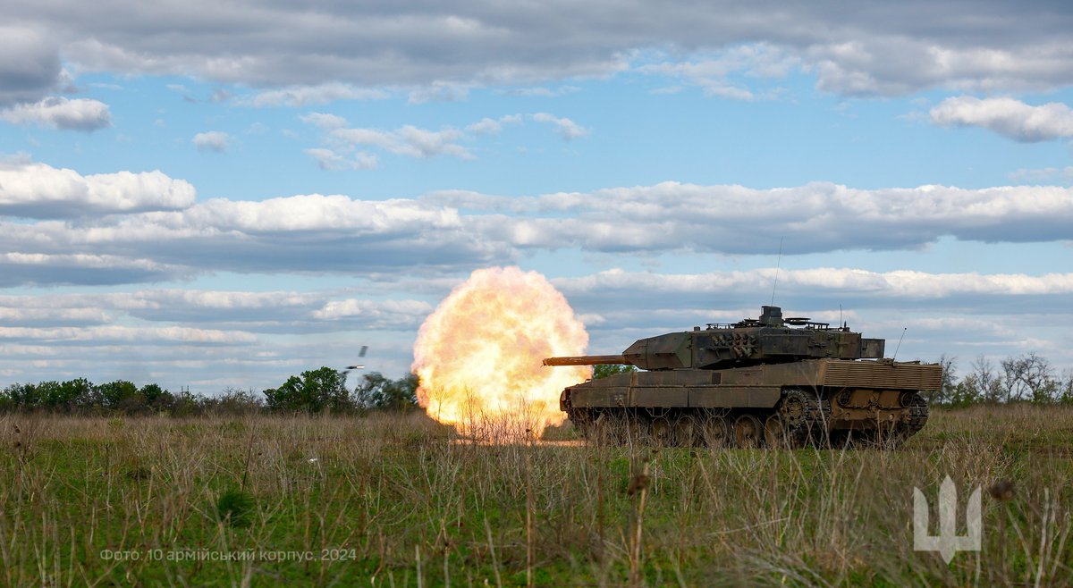 Fire! Leopard-2 in service with #UAarmy. 📷: 10th Army Corps