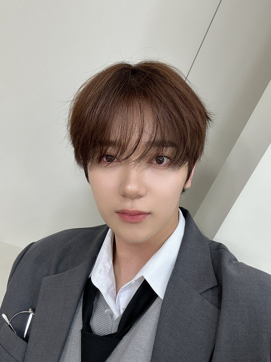 OmegaX_members's tweet image. [#OX]

너 몇 학년이야??

#OMEGA_X #오메가엑스 
#예찬 #YECHAN