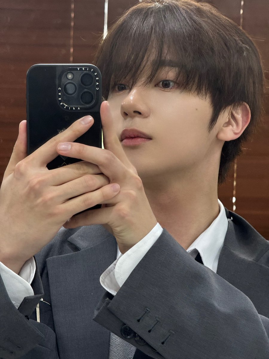 OmegaX_members's tweet image. [#OX]

너 몇 학년이야??

#OMEGA_X #오메가엑스 
#예찬 #YECHAN