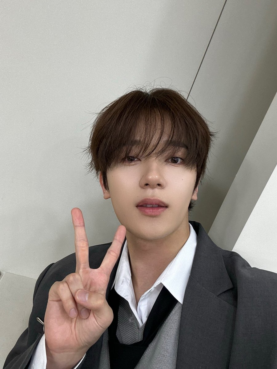 OmegaX_members's tweet image. [#OX]

너 몇 학년이야??

#OMEGA_X #오메가엑스 
#예찬 #YECHAN