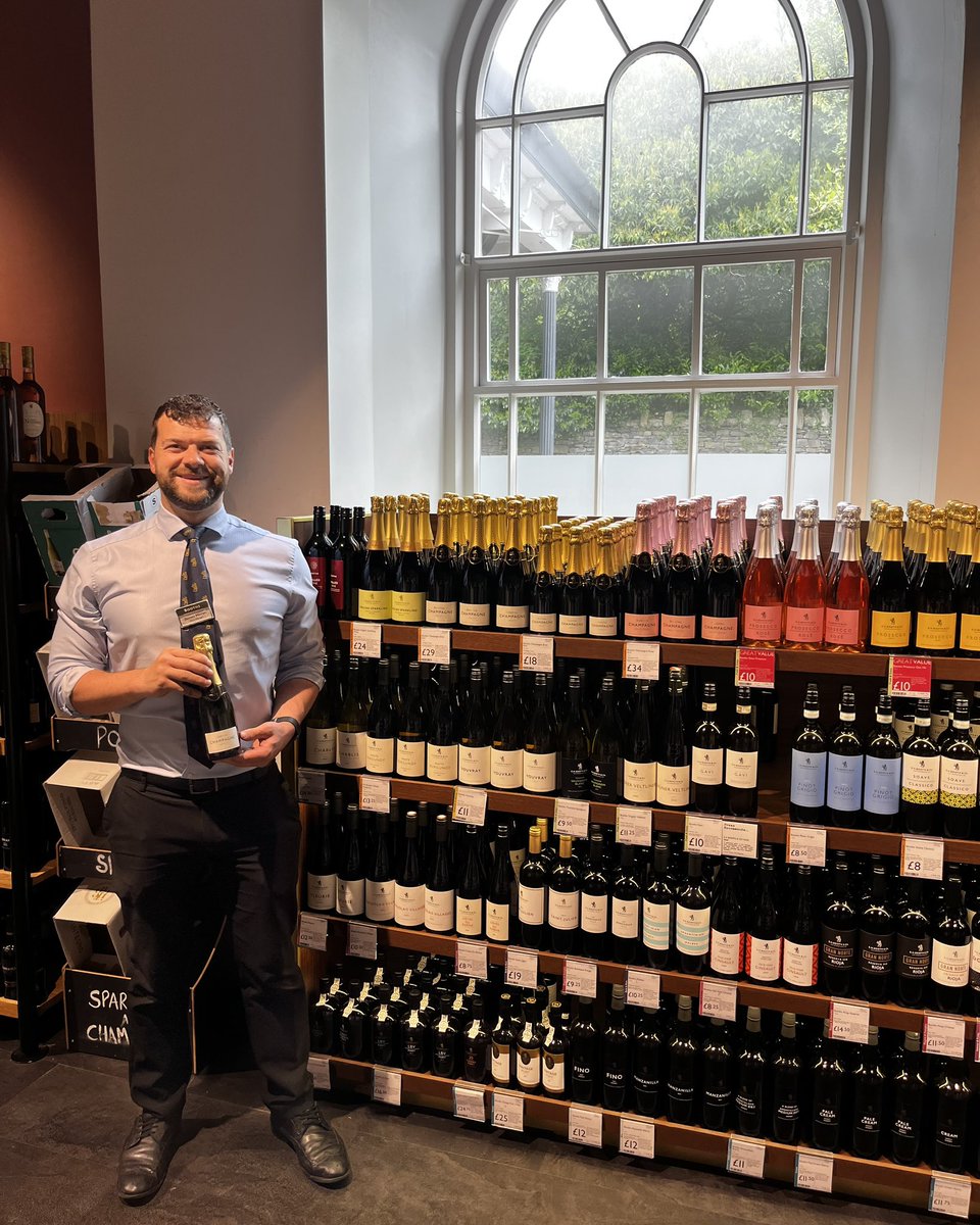 James and his wonderful display of fizz and wine at Windermere today 🥂🍷 Booths operate a think 25 policy. Please drink responsibly.