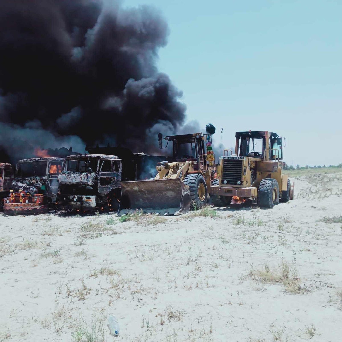 Armed men attacked the construction company in Nalent area of #Gwadar and set fire to all the machinery. 

#Balochistan
