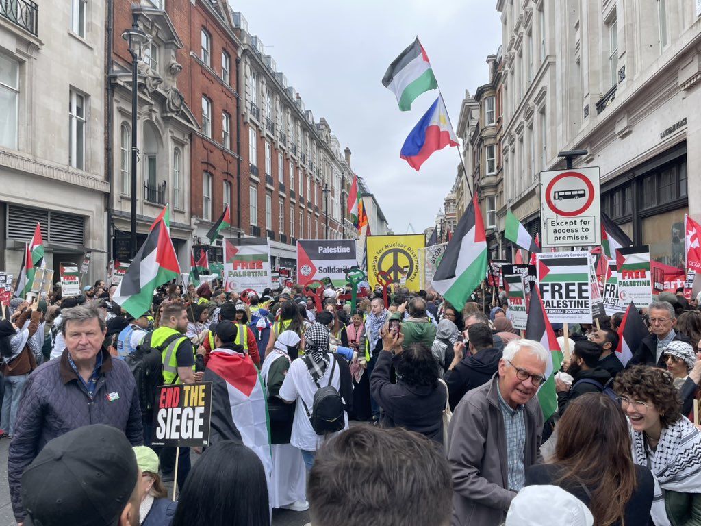 The #Nakba76 march goes through Regent Street & down towards Downing Street. Huge. #CeasefireNow #EndTheOccupation