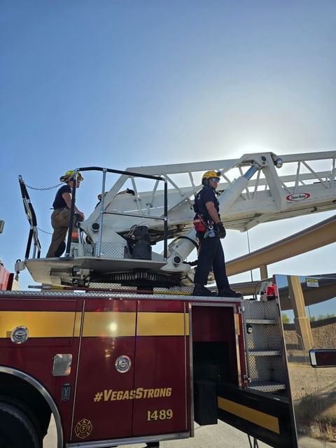 We responded an outside fire in a flood channel near Symphony Park. TRT 🪢 Captain Rafael Espinoza outlined his plan with all personnel on the scene to ensure a smooth operation. Crews worked collectively to lower a Firefighter into the channel to extinguish the fire. 🔥