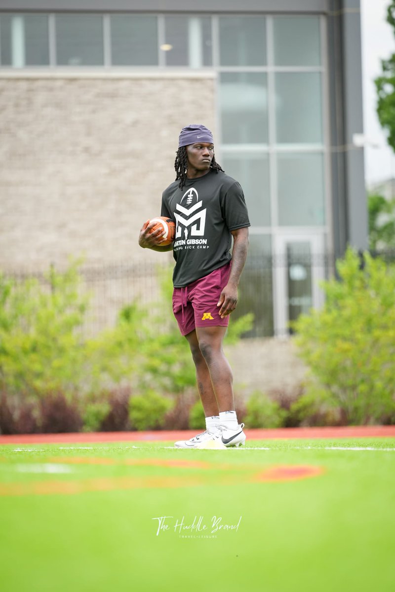 GibsonTraining's tweet image. Never be afraid to stand alone…. Trust me, they not!!! Let’s work Fam!!! 
.
📸: @TheHuddle_Brand 
.
#MGRBCamp #RunningBackTraining #RBDrills #technique #footplacement