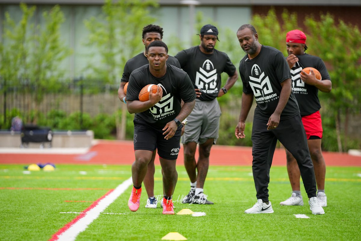 GibsonTraining's tweet image. Never be afraid to stand alone…. Trust me, they not!!! Let’s work Fam!!! 
.
📸: @TheHuddle_Brand 
.
#MGRBCamp #RunningBackTraining #RBDrills #technique #footplacement