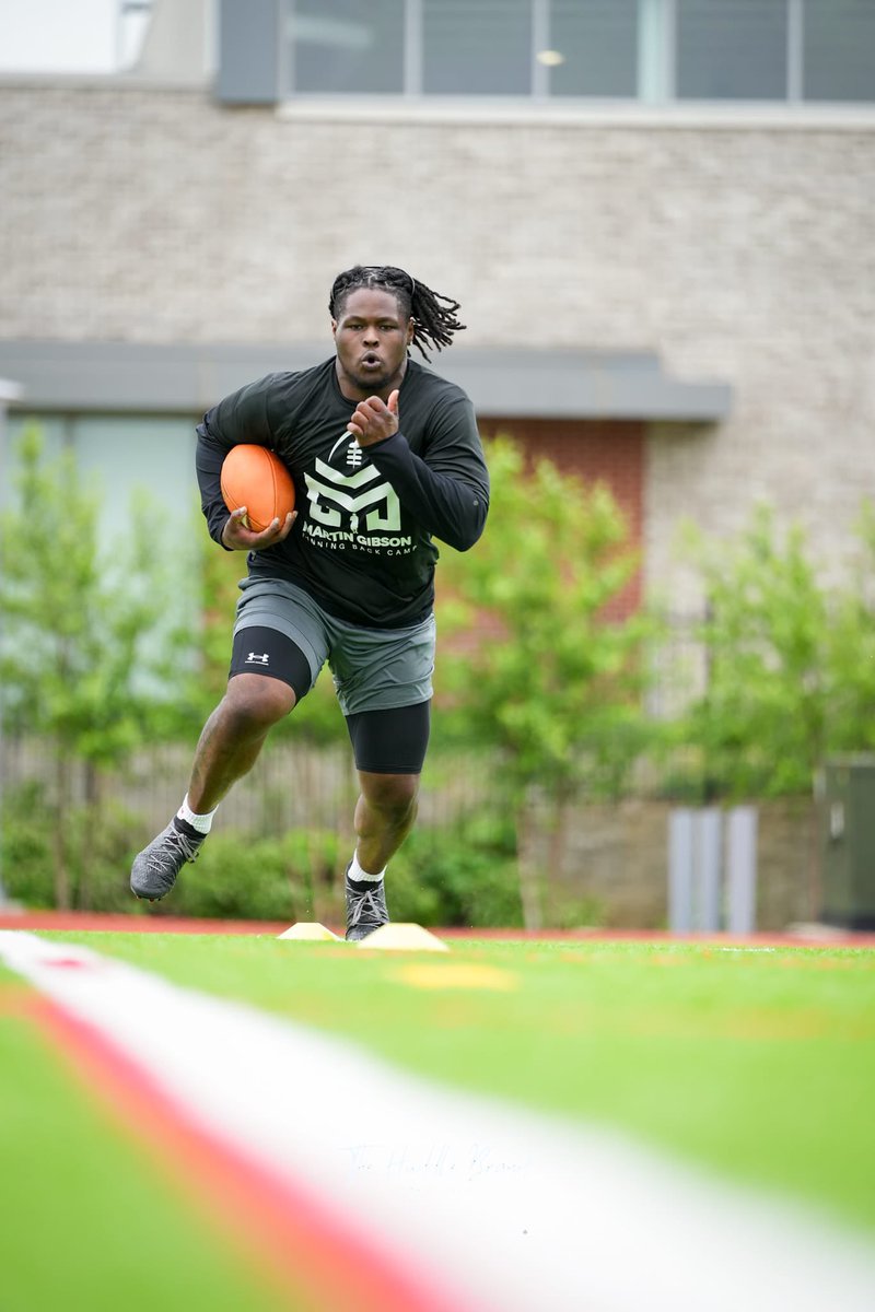 GibsonTraining's tweet image. Never be afraid to stand alone…. Trust me, they not!!! Let’s work Fam!!! 
.
📸: @TheHuddle_Brand 
.
#MGRBCamp #RunningBackTraining #RBDrills #technique #footplacement