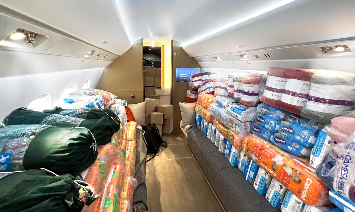Our #Falcon6X demonstrator took time out from its world tour to deliver supplies to Brazilian victims of historic flooding 🇧🇷.