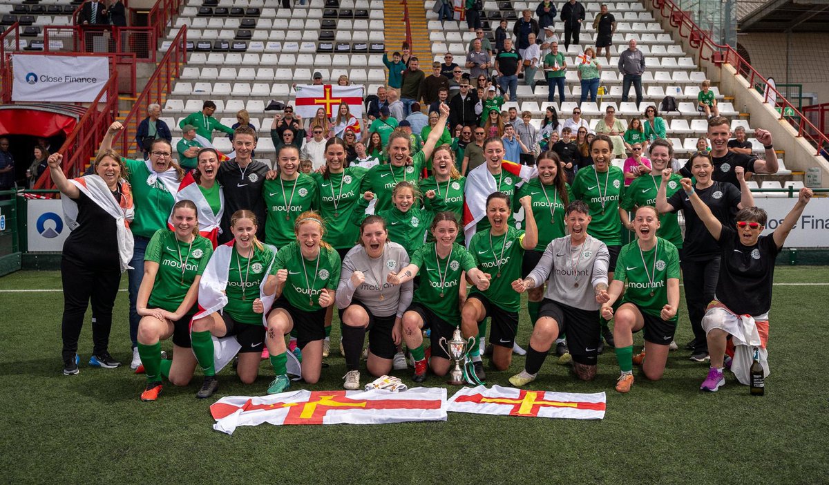 For the first time in 16 years, Women's Muratti Champions @Guernsey_FA. 💚
Thrilled for @annarobgsy @ktwatson1984 @sferbs and co. The progress the women have made this year is evident and it was a joy to see. Enjoy the celebrations, you deserve it! This is just the start. 💚 🇬🇬🍾