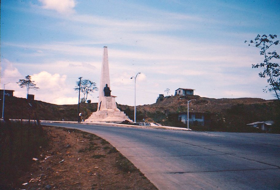 La desaparecida estatua de Roosevelt en 1964. Averigua que pasó con este monumento en el siguiente artículo: panamaviejaescuela.com/la-estatua-de-…