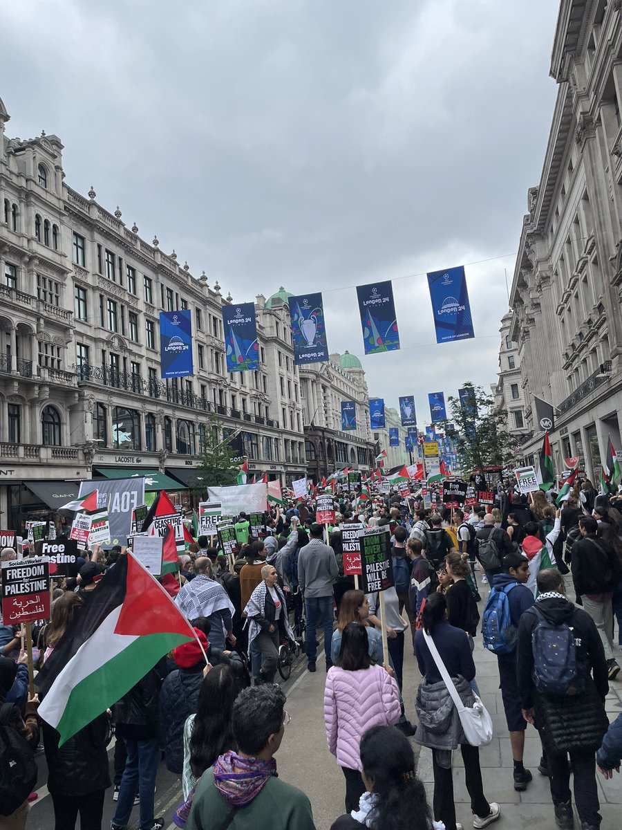 Hundreds of thousands of ppl out in force in London commemorating 76 years of the #Nakba76 

The peopke want an end to this #GenocideinGaza 

No more innocents need to die!! 

No more babies need to be blown to pieces!!

End #IsraeliWarCrimes