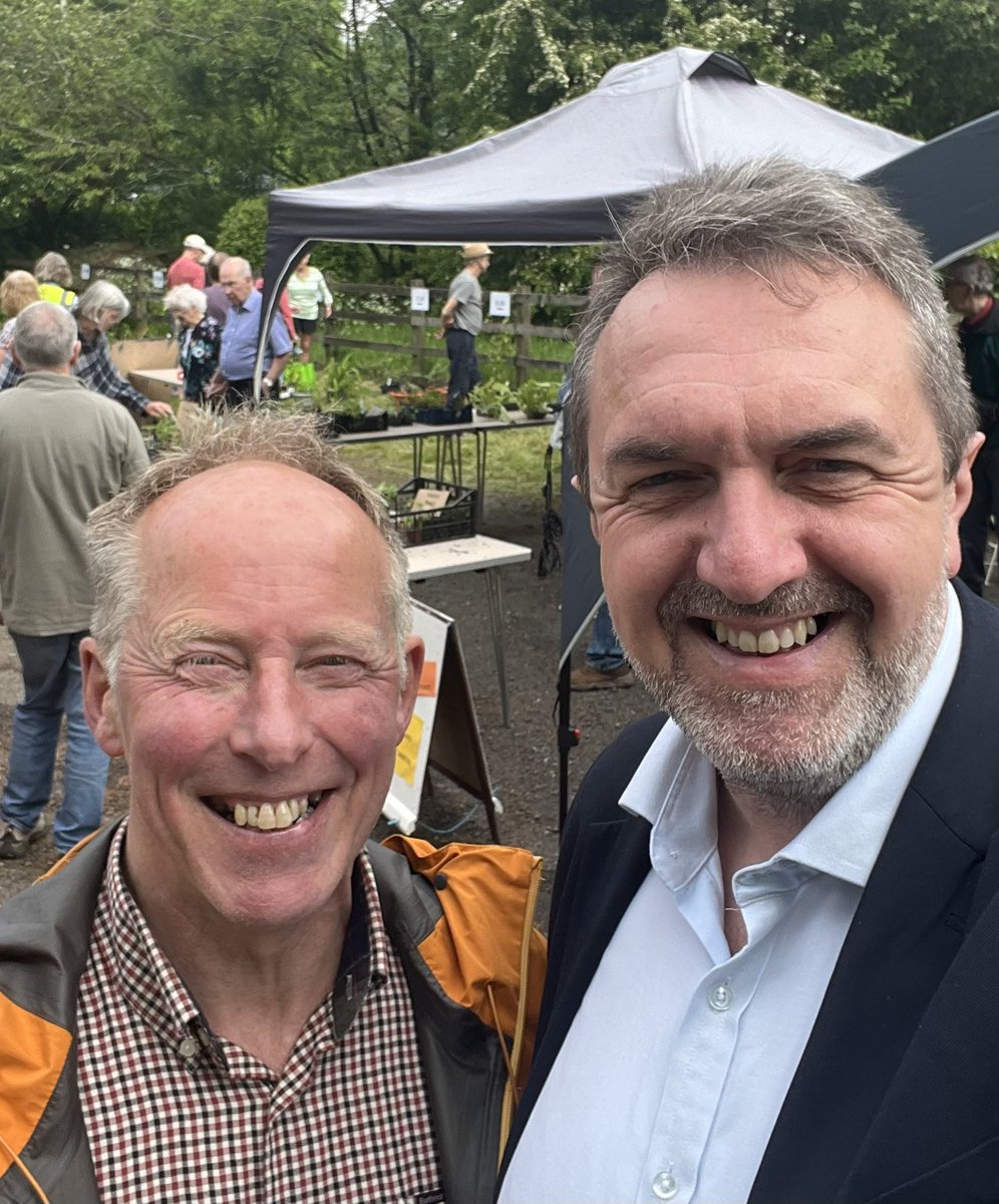 Delighted to attend Church Stretton LibDems’ annual plant sale, lots queuing to buy plants at 10am & nearly everything sold by midday. Very significant sum raised for campaign to defeat the Conservatives in #SouthShropshire, & many also donated generously to Stretton Foodbank