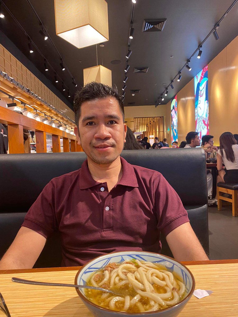 welax6's tweet photo. Meeting with my officemate collegeclassmate and best friend https://t.co/uLgF9UqQTv