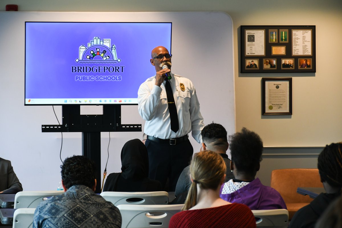 Earlier this week, I made a quick stop to the Student Leadership and Public Service Retreat, hosted by Superintendent Levy-David! It's always a great time when local leaders get to connect with youth in our City.