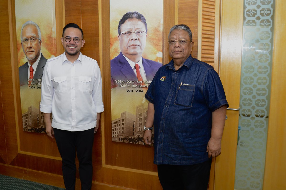 Tahniah kepada Tan Sri Dato’ Seri Utama Zainal Rahim Seman dilantik sebagai Pengerusi Majlis Perundingan Gaji Negara (MPGN) bermula 1 Mei 2024 sehingga 30 September 2026. MPGN ialah wadah yg ditubuh undang2 utk membincangkan isu berkaitan gaji secara tripartite antara kerajaan,