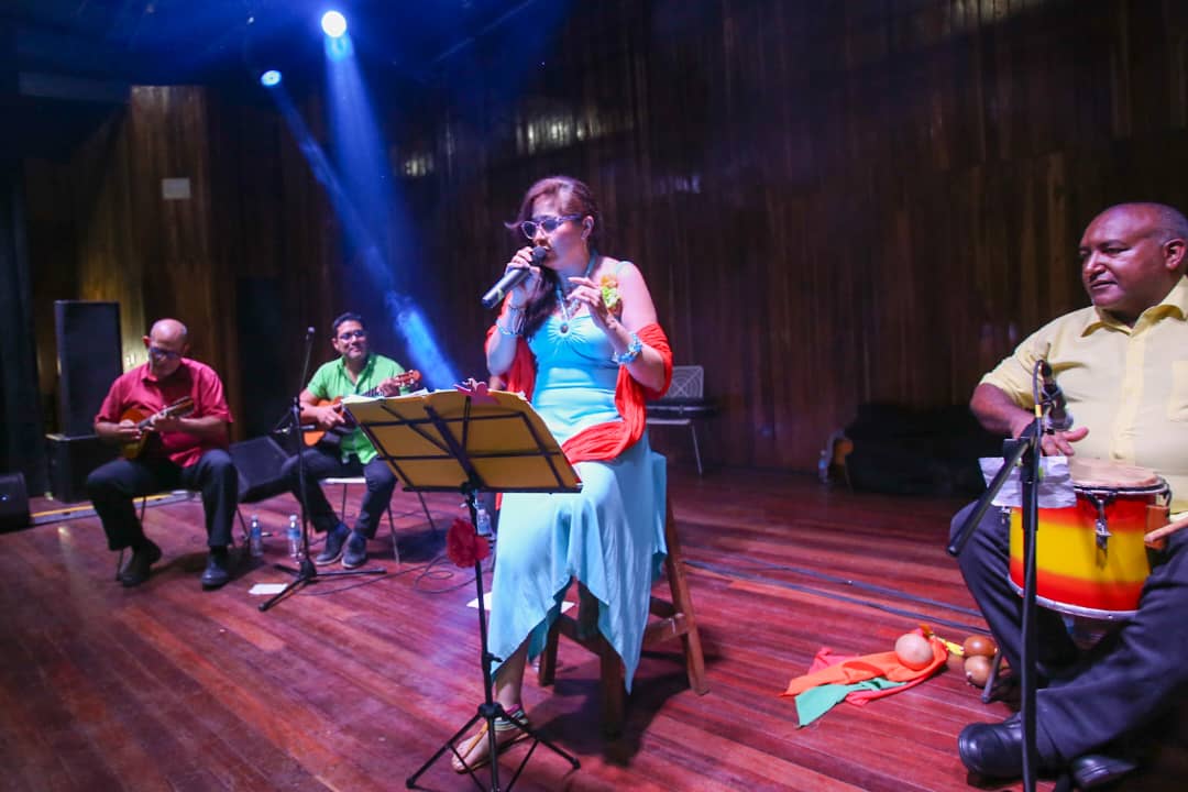 #EnFotos | La cantante Tulimari García se presentó este #17Mayo en el Teatro Buroz ubicado en el municipio Mamporal del estado Miranda durante el Festival Mundial Viva Venezuela. 

#VivaVenezuela
#VenezuelaSiempreVence