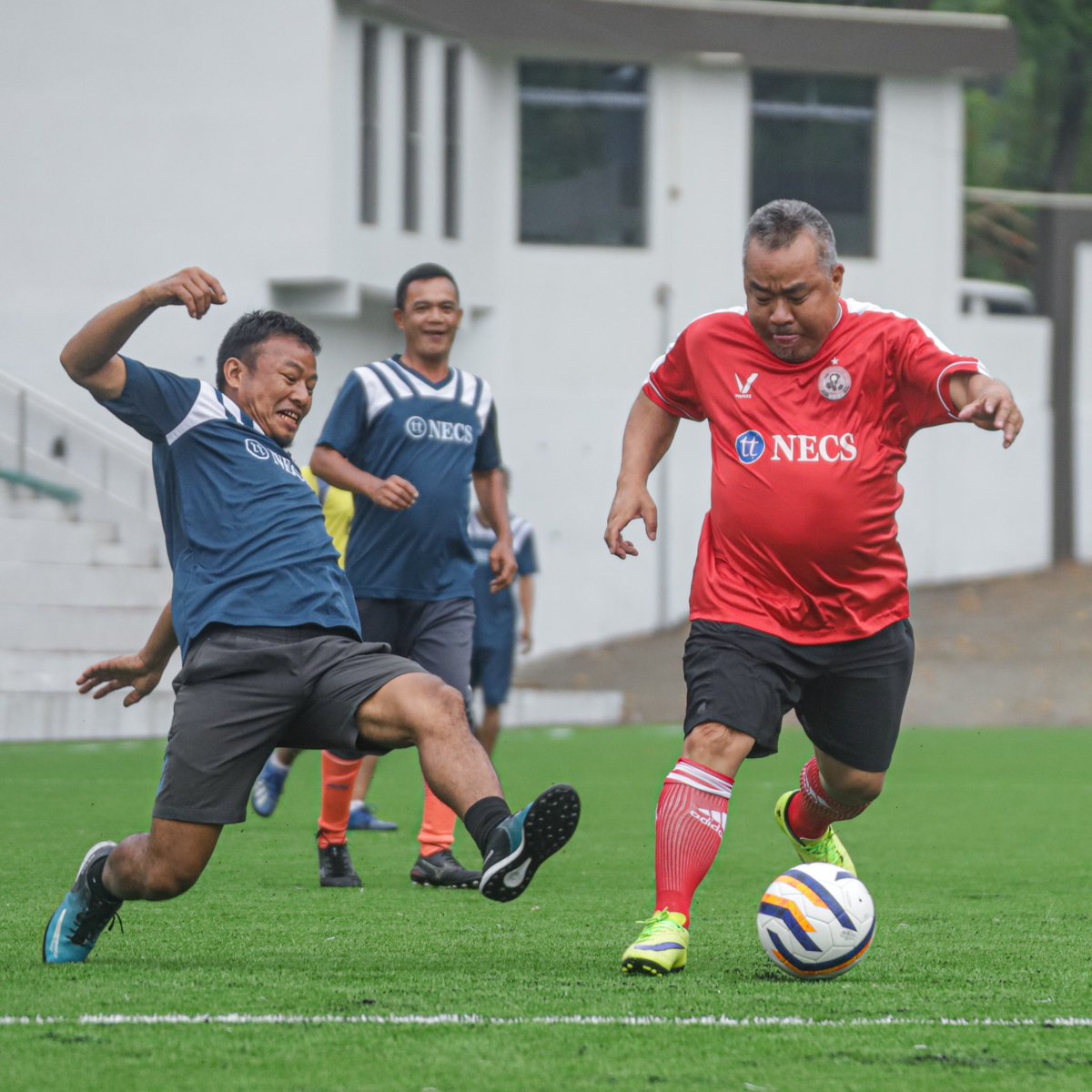 Pu RRR,the Hon’ble President in action today at Chite Veng Football Ground,Aizawl. Mr President is known for his advocacy for vereran footballing⚽️ Mr President,we love you⚽️❤️ #AizawlFC #ThePeoplesClub #WeAreAFC