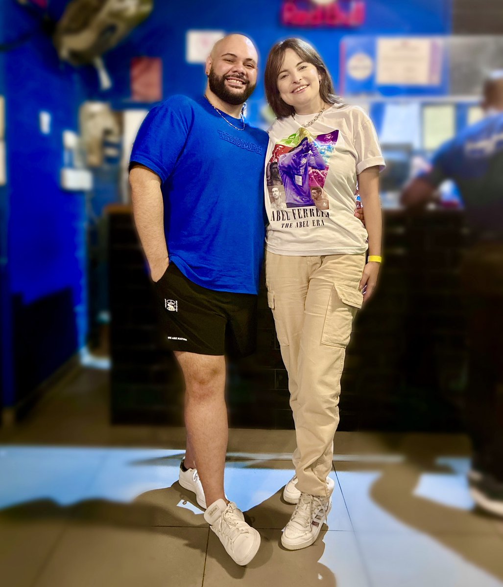 deborasemh_'s tweet photo. ontem saí na skin lésbica vendedora de sneakers ✨🌈 https://t.co/u2Obs9C83Z