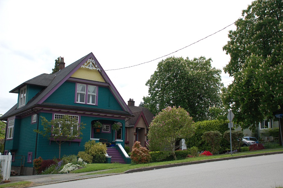 Keep your garage door closed unless you need to access the garage. Thieves are opportunists and will take your belongings. #NewWest