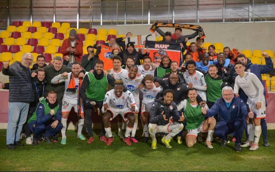 Frantix53's tweet image. BILAN DEP 23-24 🚗 🚌 
10 en Ligue2 + 2 en CdF

4 victoires (+ 2 cdf)
5 nuls
1 défaite

2 voitures.
0 pv.
1 train couchette.
1 short de Roye.
3 satins offertes.
Quelques litres de bière.
Des dizaines de stickages.
Un club et une équipe en tribune 🧡