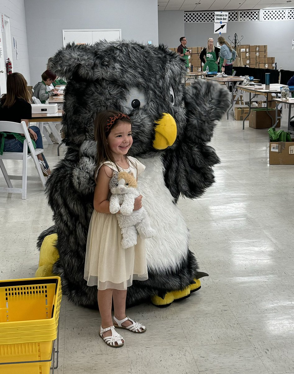 You never know who you will see at the @ChsLibFriends BIG Book Sale.  Come on by today and tomorrow - bit.ly/3wstdNi

#mountpleasantsc #chsevents #thingstodoincharleston #charlestondaily