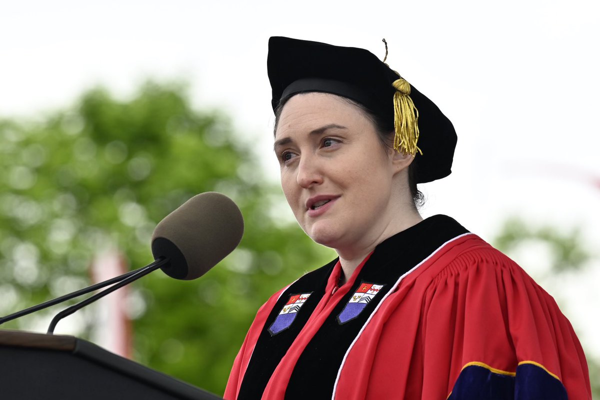 Emily Warren Roebling, portrayed by @LizWisan (script by AI w/human intervention), addresses the graduates: “As you venture forth, let your actions be guided by an unwavering dedication to the betterment of humankind.” #RPI2024 #RPI200