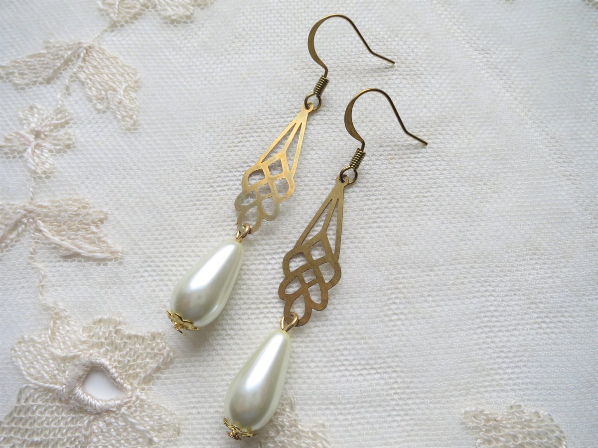 It's my 10th Birthday!🖤#MHHSBD USE CODE LV43HBD10 FOR 10% OFF 🖤 Art Deco Inspired Raw Brass Earrings with Vintage Openwork Detail and Glass Pearl Teardrop Beads, Also in Clip On 🖤 #UKMakers #CraftBizParty #handmadegift #shopsmall #vintagestyle #artdeco lovesvintage43.com/product/1930s-…