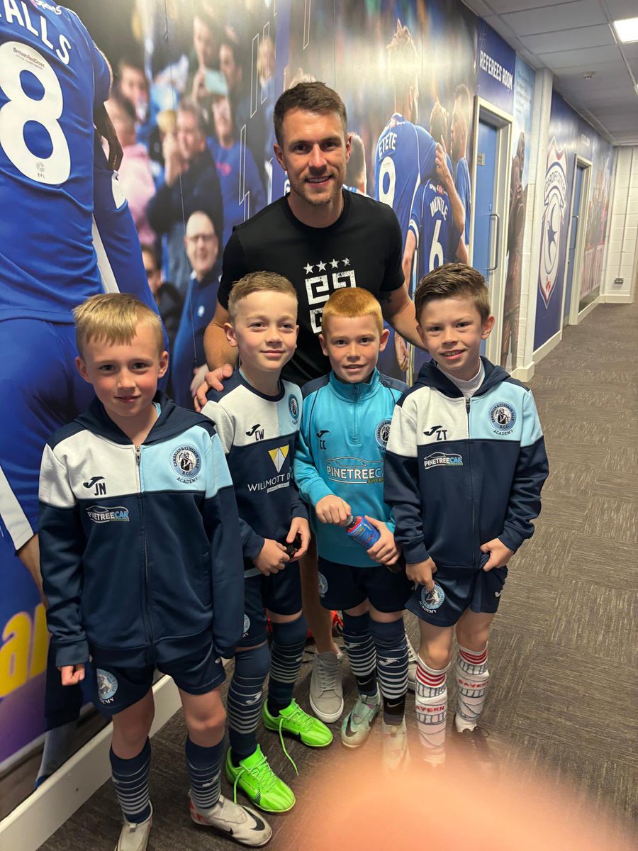 Well done to our @CamUtdAcademy Under 8s who were invited to play at the Cardiff City Stadium! 🐦 Even lucky to get a quick photo with Aaron Ramsey 👏🏻