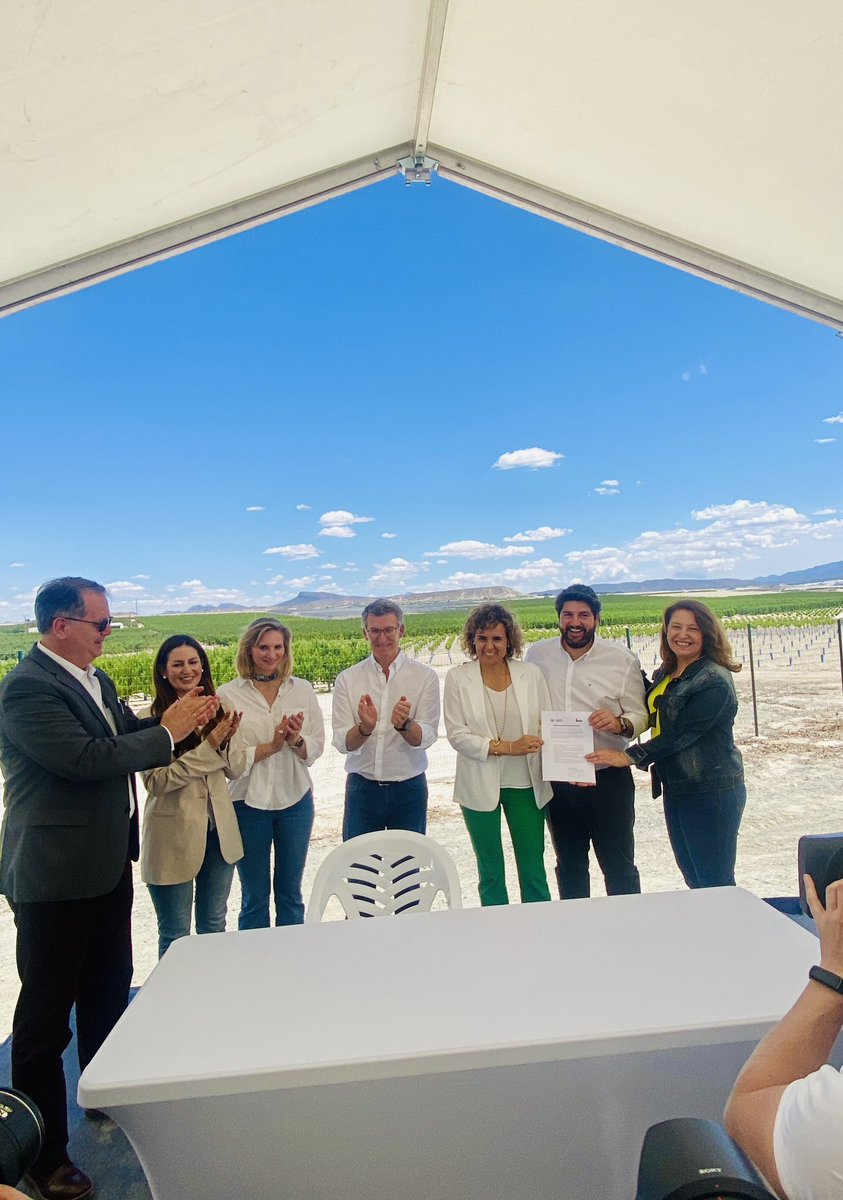 El presidente @NunezFeijoo muestra el compromiso fuerte del @ppopular con el campo español ante #Europa desde #Cieza #Murcia al anunciar la creación de la Comisaría de Agricultura con Agua y el establecimiento de las Cláusulas Espejo a Terceros Países #9J