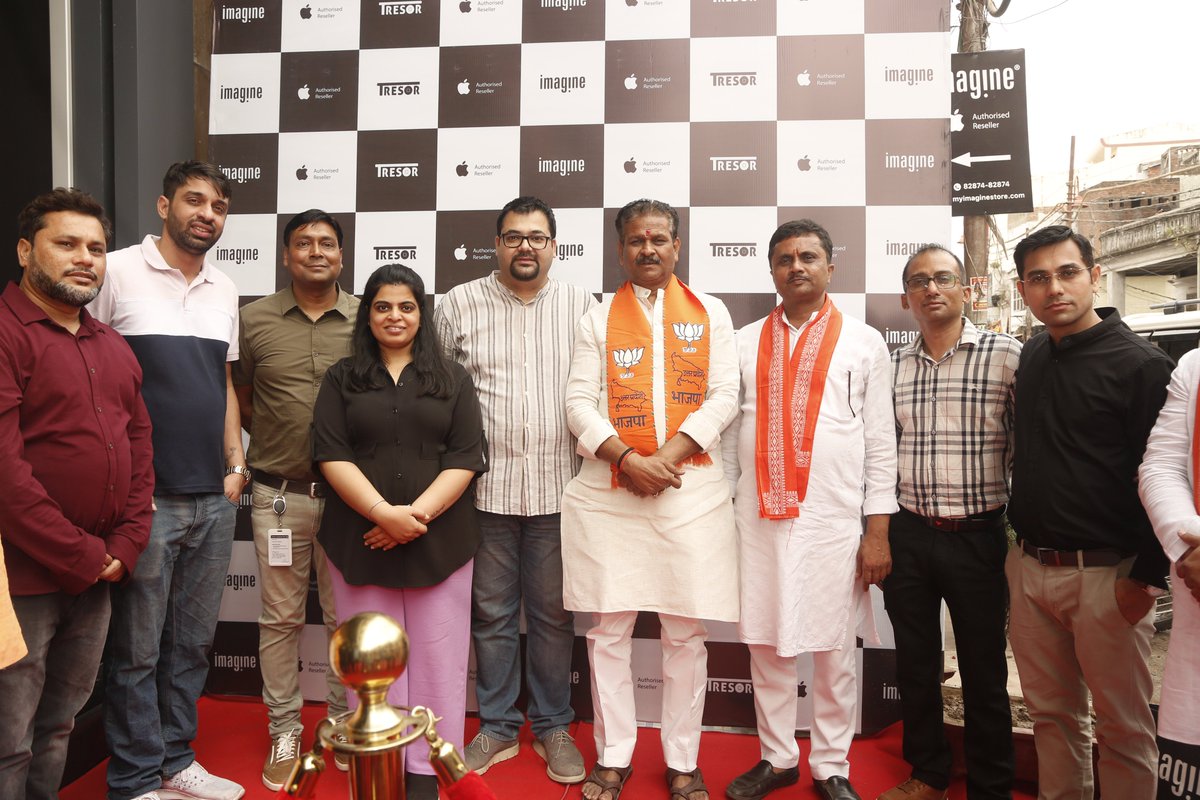 We were truly honored to have Shri @gkesarwanibjp, Mayor of Prayagraj, grace us as the esteemed chief guest for the grand opening of Imagine's second store in Prayagraj. Book Offer @ bit.ly/IMGPRJ 📞 82874-82874 #Apple #Tresor #Imagine #iPhone #MacBook #iPad