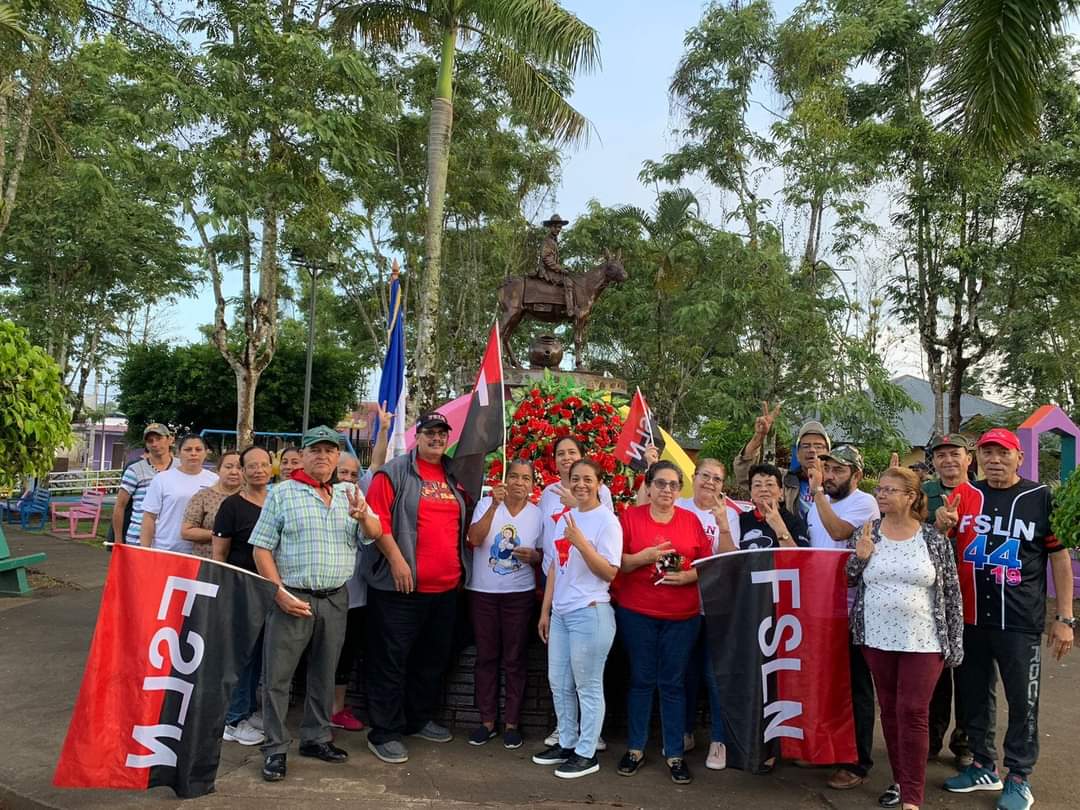 #Nicaragua| En esta mañana la Militancia Sandinistas de Santo Tomás, Chontales 🔴⚫ Conmemora el 1️⃣2️⃣9️⃣ aniversario del General de Hombres y Mujeres Libres, Augusto Sandino. ✊❤️🖤 #SANDINOPADREYGUÍA #PLOMO19