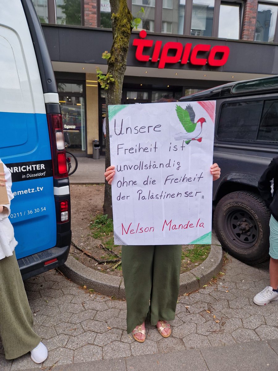 MBeisicht's tweet photo. Freiheit für Palästina 🇵🇸 heute in Düsseldorf! Auch eine starke Delegation aus Leverkusen ist zur Unterstützung vor Ort! #FreePalestine #BiGPartei #Gaza https://t.co/oIlTLYHXtC