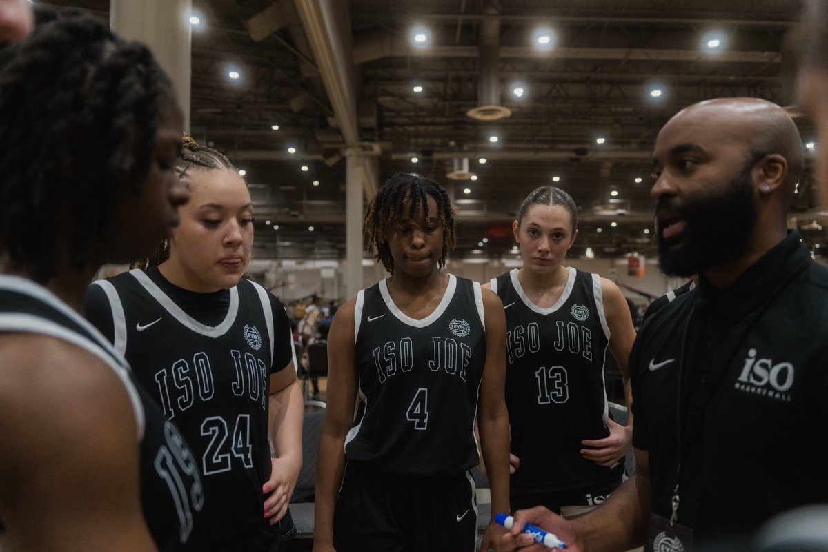 17’s are right back to the action early this morning! 10am 🏀 Tip-off time vs. Tennessee Blazers They finished the day 1-1 yesterday… looking to come out strong today!