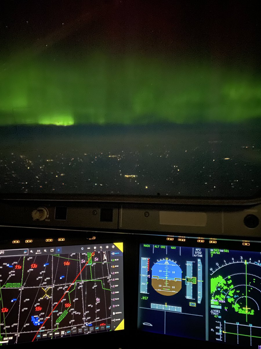 Very nice Northern Lights on our flight from Los Angeles to Helsinki today. @Finnair #ay2 #AuroraBorealis