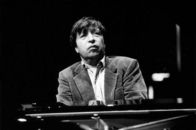 Mozart: Piano Concerto N° 12 in A Major, K. 414 - Murray Perahia #piano & conductor - Studio Recording 1979. #classicalmusic #music #art youtu.be/PiHra1MBhtE?si…