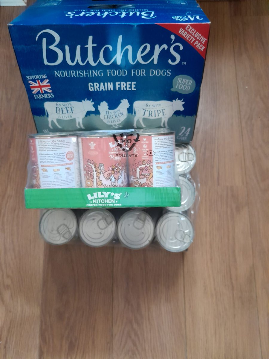 Grateful thanks to the ladies who donated #dog food for our pet #foodbank this last #WishListWednesday 🙏 This is a vital service that keeps dogs with their families & out of rescue during times of temporary hardship Here is our wishlist amazon.co.uk/hz/wishlist/ls… If you wish