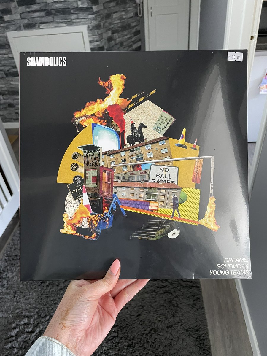 Picked up this beauty in a record shop in Glenrothes of all places 🤪

Shoutout to KCC Vinyl for bringing in a batch of these!

@shambolicsmusic ❤️