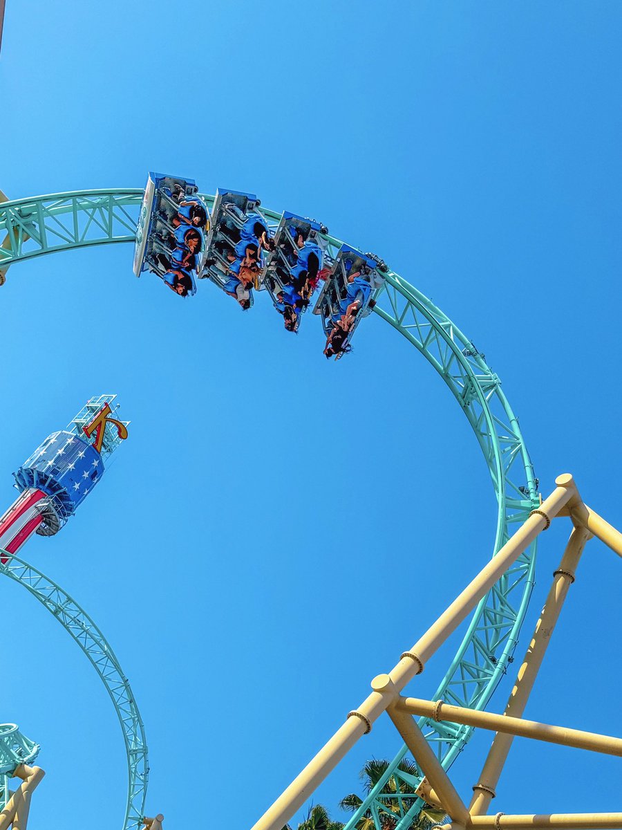 I absolutely adored HangTime on my recent visit to Knotts Berry Farm but can we all grow up & admit that beyond vertical drops are nothing more than a PR gimmick that don’t actually do anything or feel good & as a society move away from building them?