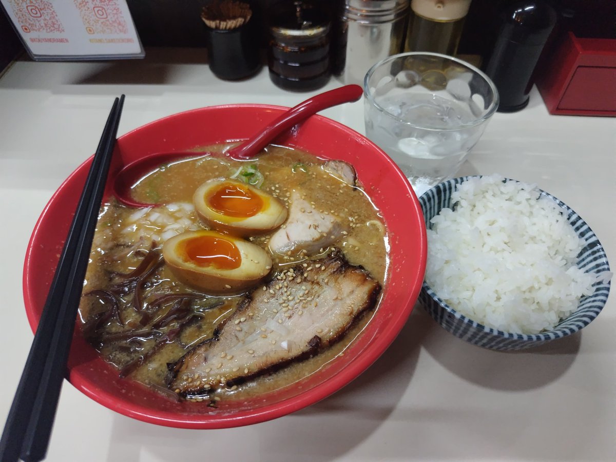 MikanzRf's tweet photo. 先日の仕事終わり、荒野のラーメンでラー活してきました🍜
今回は忍多摩ラーメンとライスを頂きました💃
#ラーメン
#荒野のラーメン
#とんこつ醤油ラーメン
#浜松ラーメン https://t.co/E7aFVhDAns