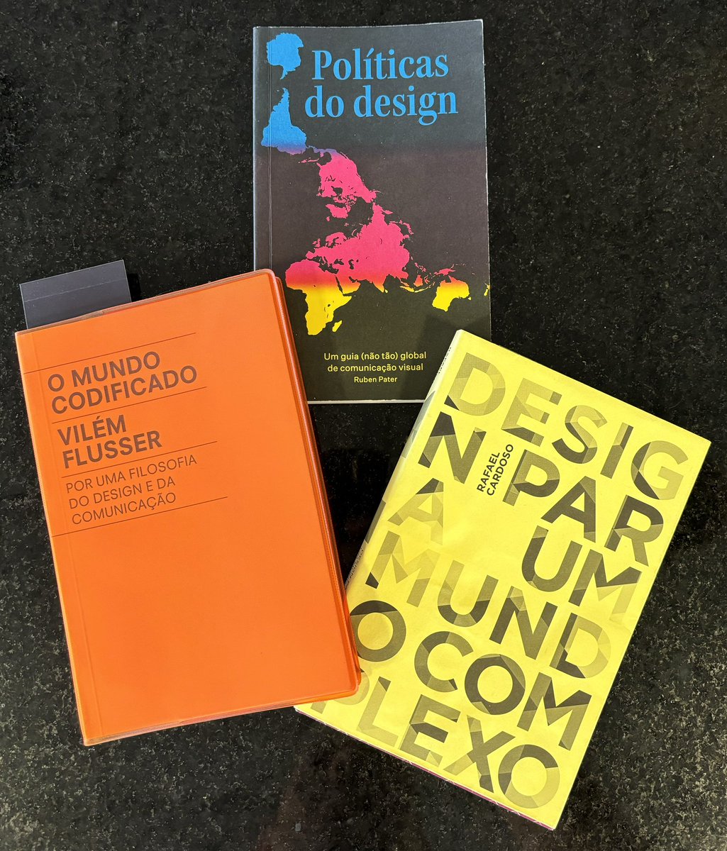 Design é uma disciplina relacionada com a vida... Algumas pessoas limitam a profissão a decisões estéticas, normalmente isso está atrelado a uma ausência de experiência ou estudos. Deixo aqui a indicação de 7 livros que podem ajudar a compreender a complexidade da área. 🧶