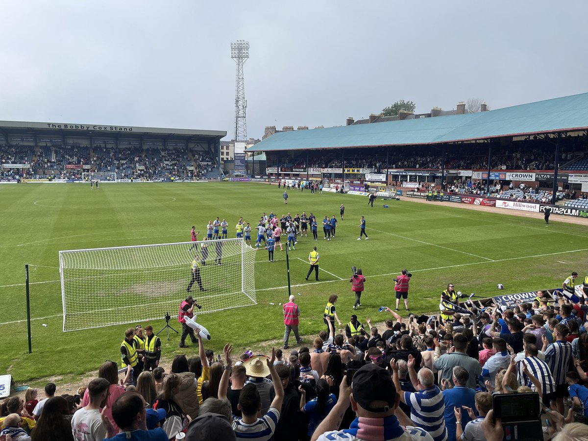 We’re on our way… ⚪️🔵✈️