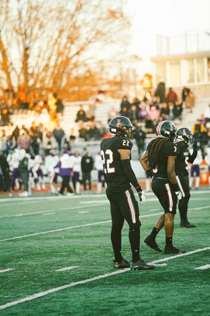 Last time in front of the city today 
Northeast high school📍
1:00 🕐 
#philadelphiaallstars
#Teampub
#Heemwarner