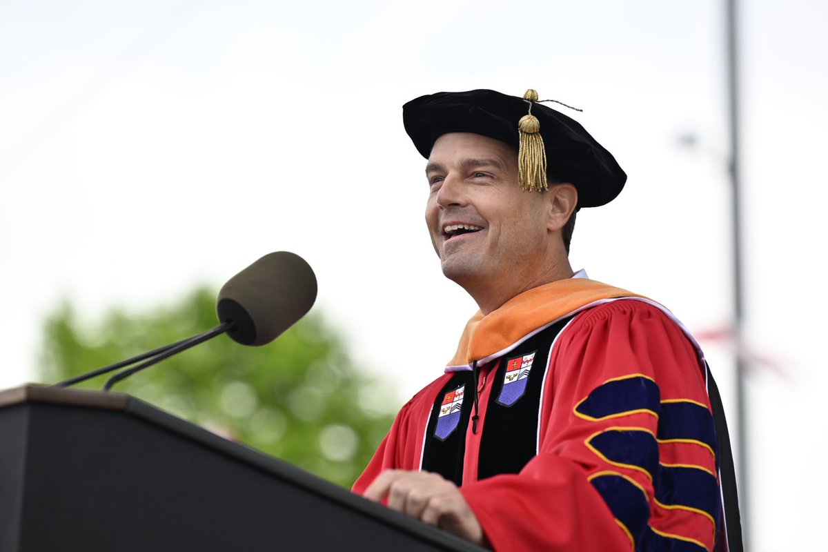 Commencement speaker @astro_reid shares advice with the graduates: “Minimize regret. That is the one thing I would like to leave you with, to bestow upon you as you venture out into the world. Take pause every now and then… if you are not on the right path, step off that path.”