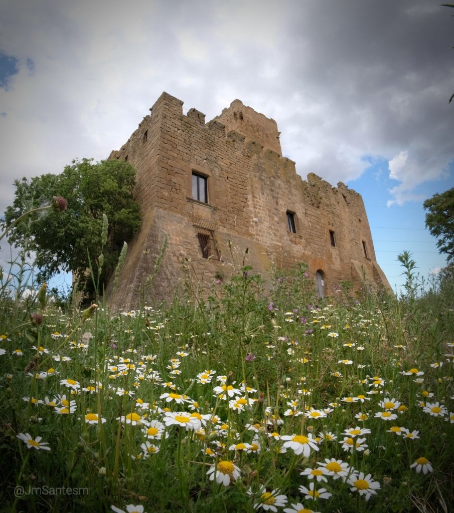 Un altra foto ben bonica de l'altiu Castell de les Sitges, com un homenatge a la primavera. #SikarraNoLimits